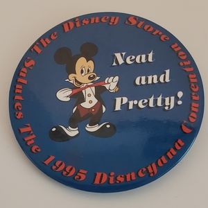 1995 The Disney Store Disneyana Convention Pin Back Button VTG Cast Member.But